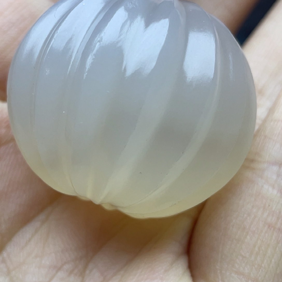 孙***人玛瑙/玉髓未镶嵌颈饰