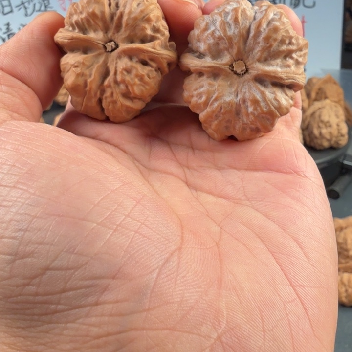 狂***生文玩核桃吊坠蛤蟆的眼睛是