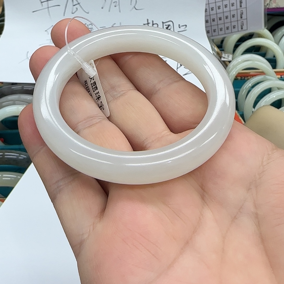 谭***花和田玉（糖玉）未镶嵌手镯