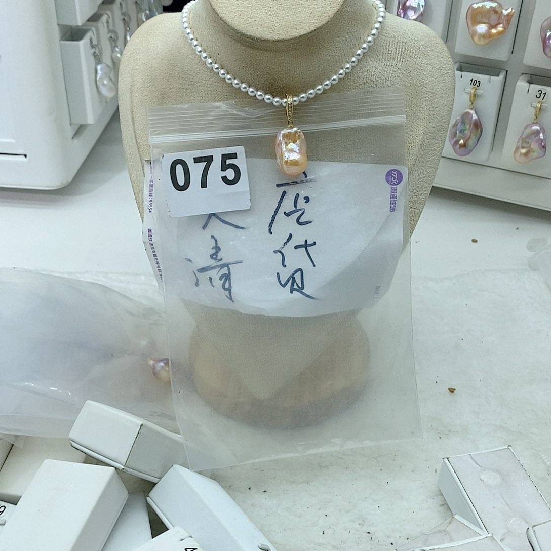 淡水珍珠颈饰合金