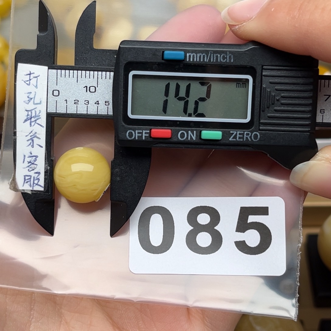 蜜蜡裸石未镶嵌爱***?蜜蜡