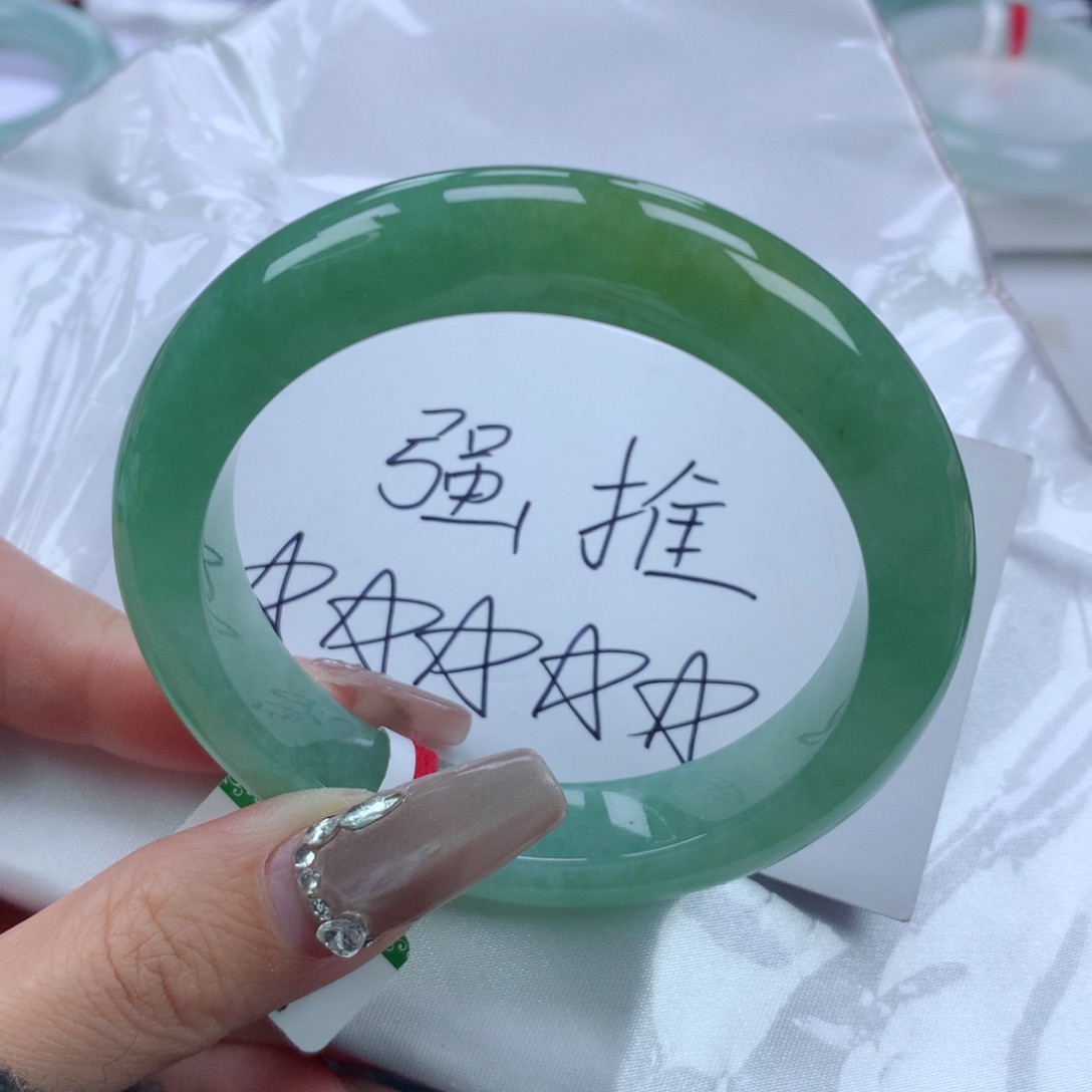翡翠手镯未镶嵌5556正圈黄加绿