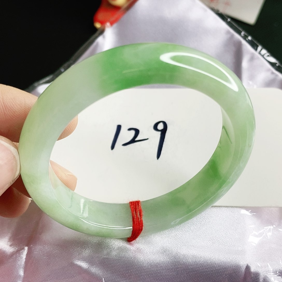 翡翠手镯未镶嵌53.2圈口