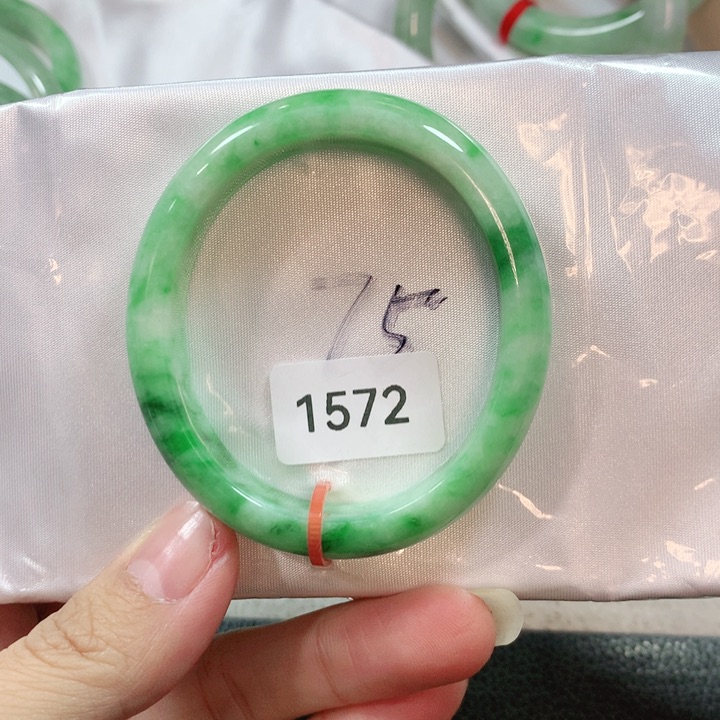 翡翠手镯未镶嵌天然翡翠手镯52