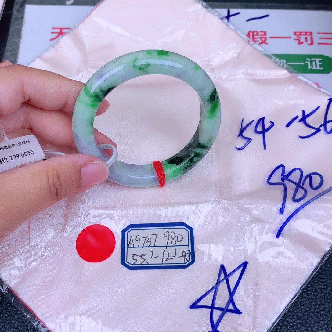 翡翠手镯未镶嵌缅甸翡翠
