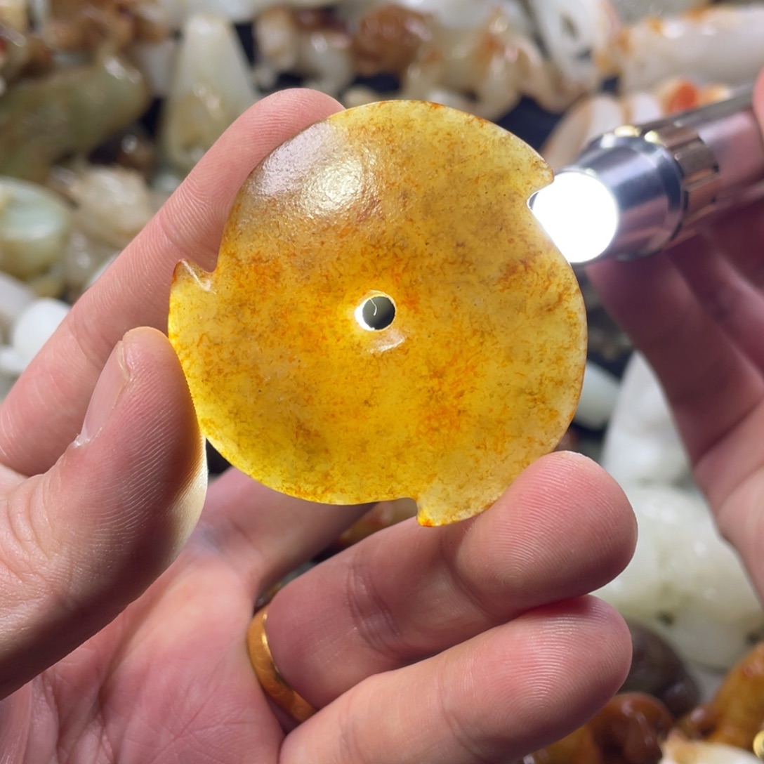 和田玉未镶嵌把件