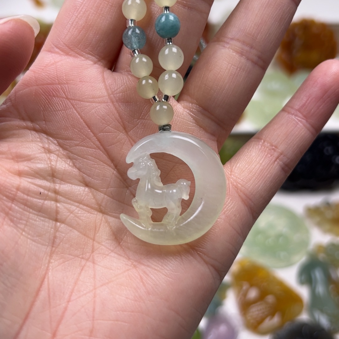 蛇纹石玉未镶嵌颈饰