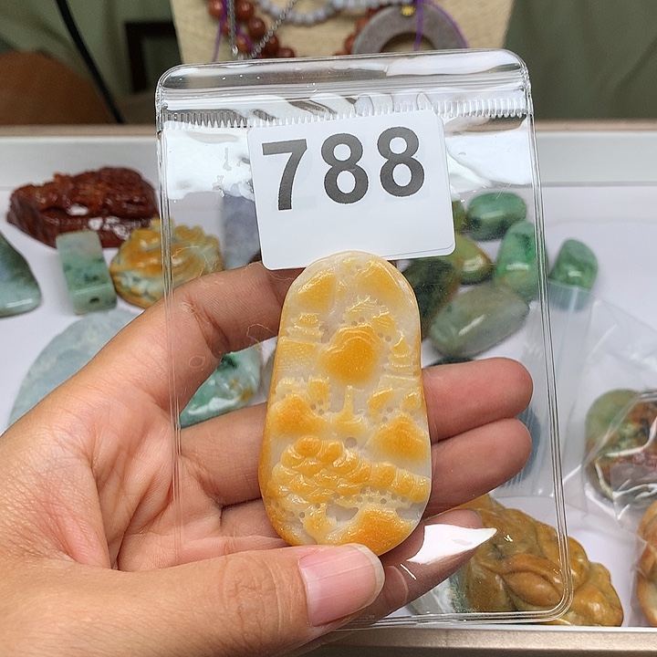 翡翠未镶嵌颈饰?翡翠