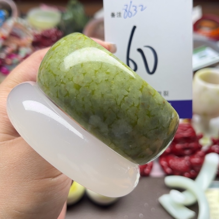 蛇纹石玉手镯未镶嵌