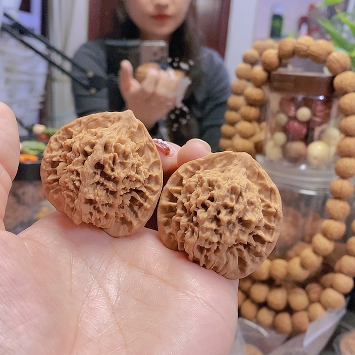 【闪购商品】文玩核桃把件43乾隆纹红皮