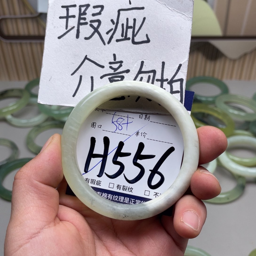 岫玉手镯手镯未镶嵌