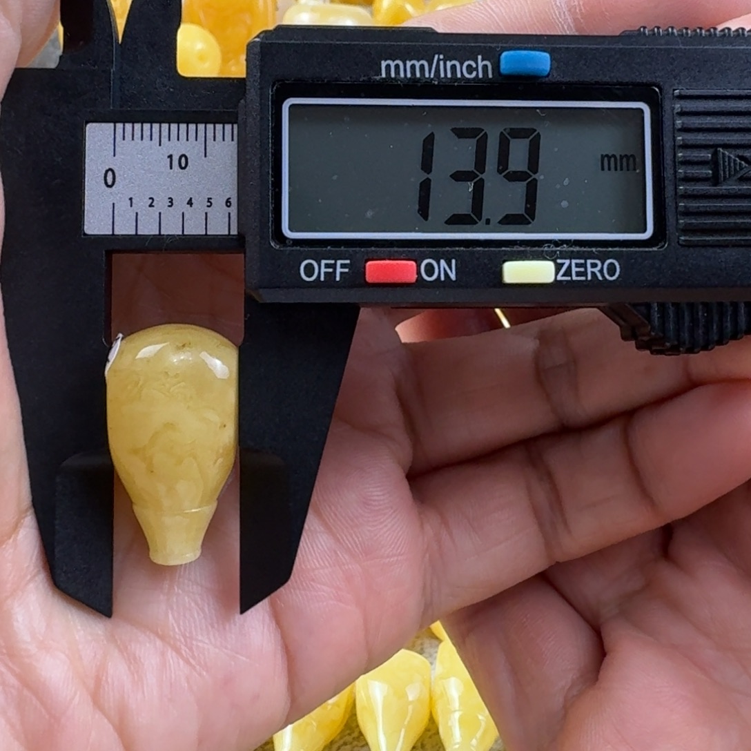 蜜蜡未镶嵌裸石38杂