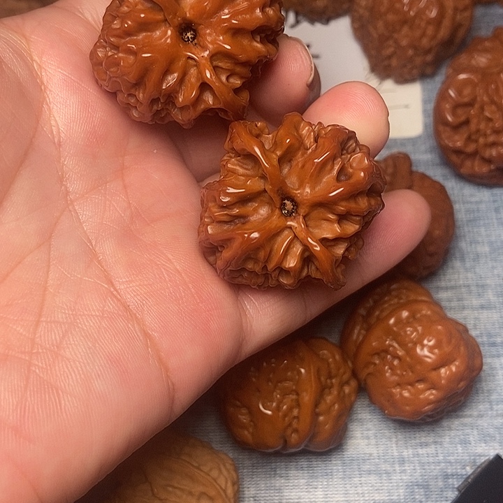 文玩核桃吊坠苹果38