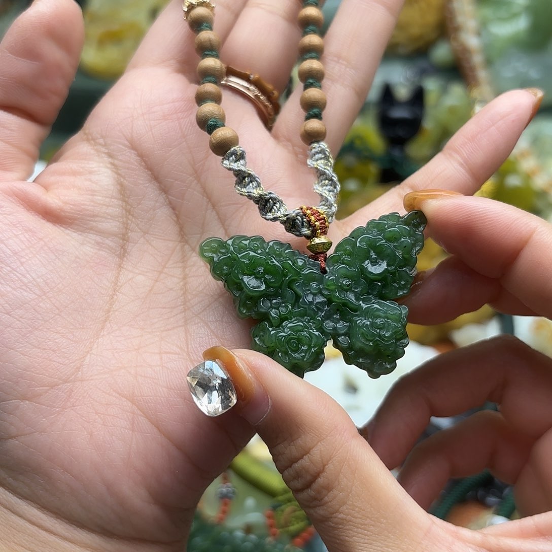 蛇纹石玉未镶嵌吊坠