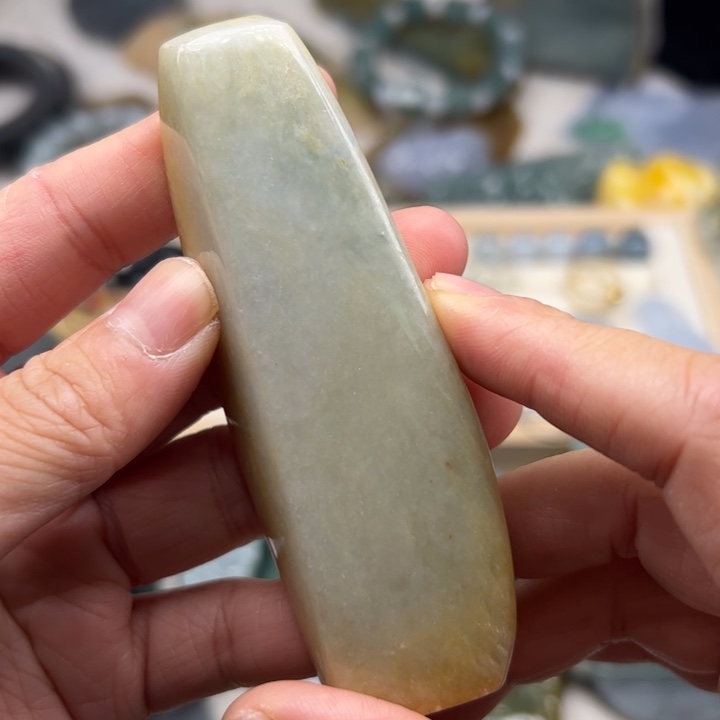 翡翠颈饰未镶嵌手把件