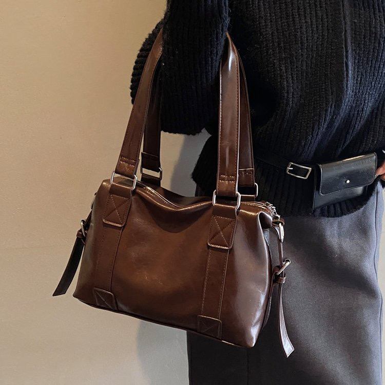 超火复古枕头包包女新款小众高级感大容量秋冬通勤单肩腋下斜挎包