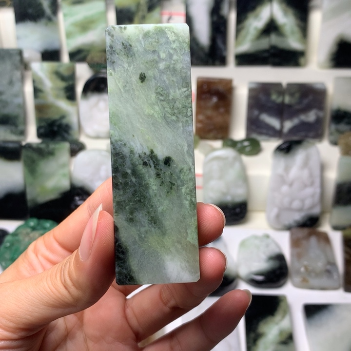 独山玉未镶嵌颈饰