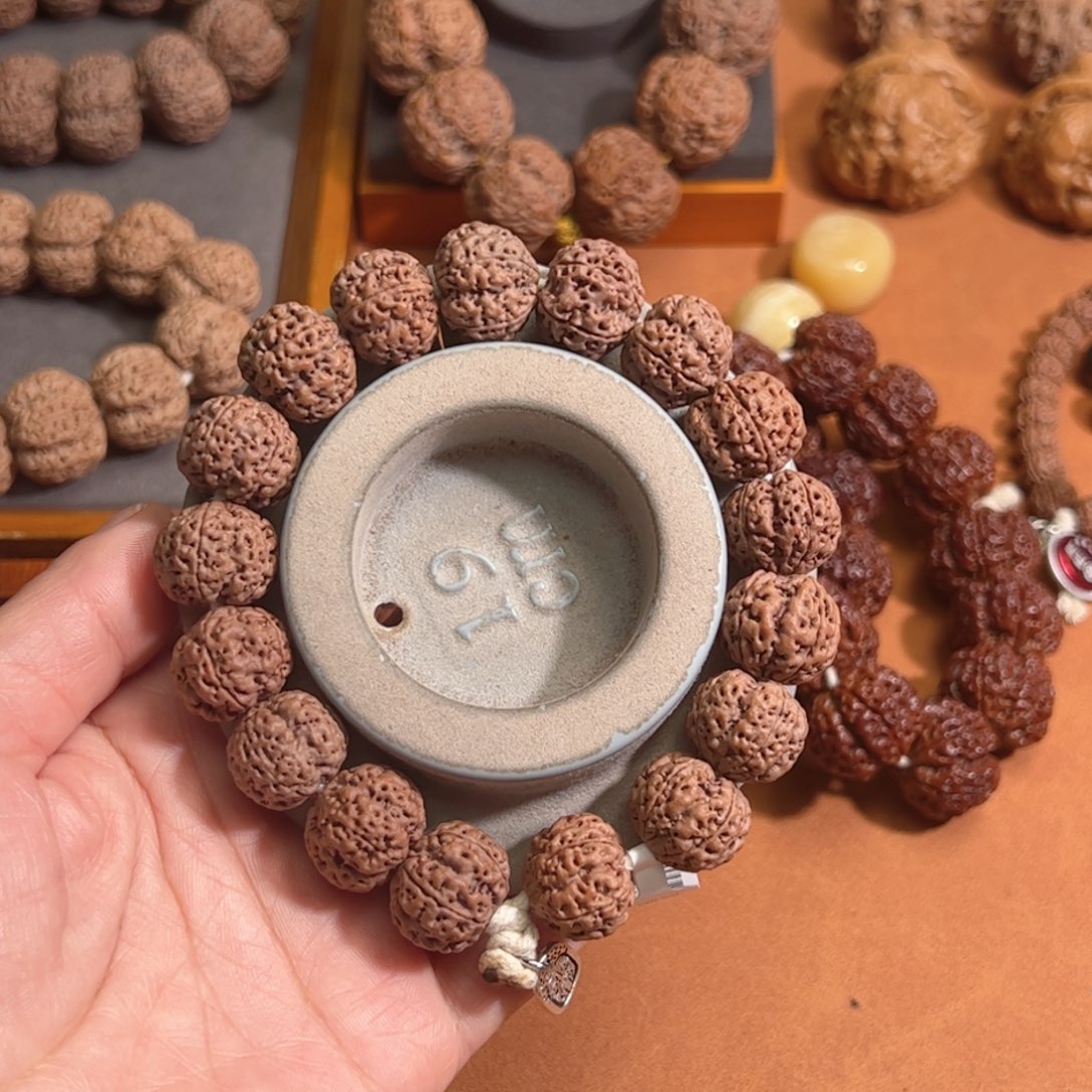 小***狸金刚菩提手串16标款梁大金刚菩提手串