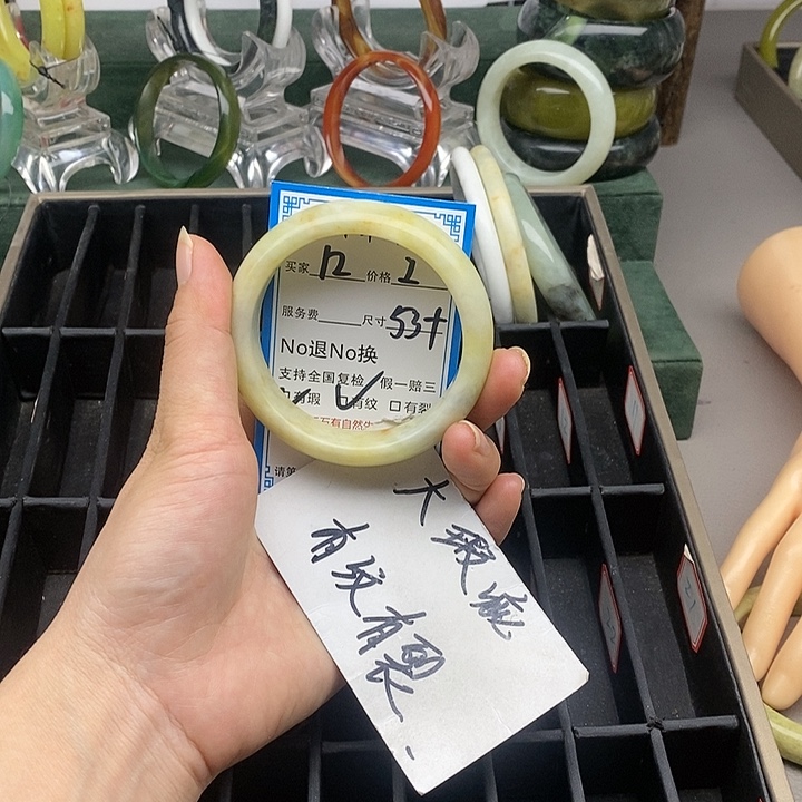 蛇纹石玉未镶嵌手镯