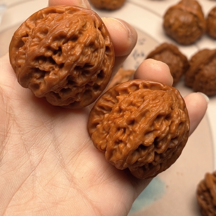 文玩核桃吊坠0***。核桃核桃