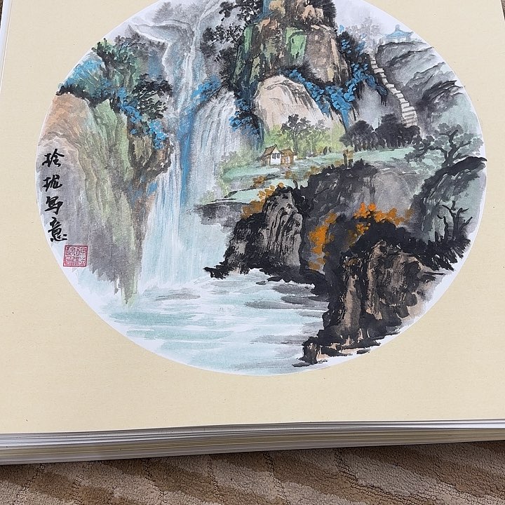 国画花鸟的翅膀和翅膀都是白色的