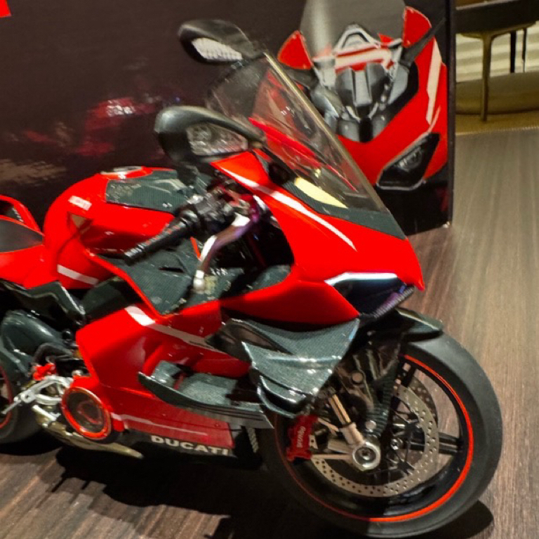 XLG超大款1/7杜卡迪V4SL超轻模型启动喷雾仿真机车手办摆件礼物