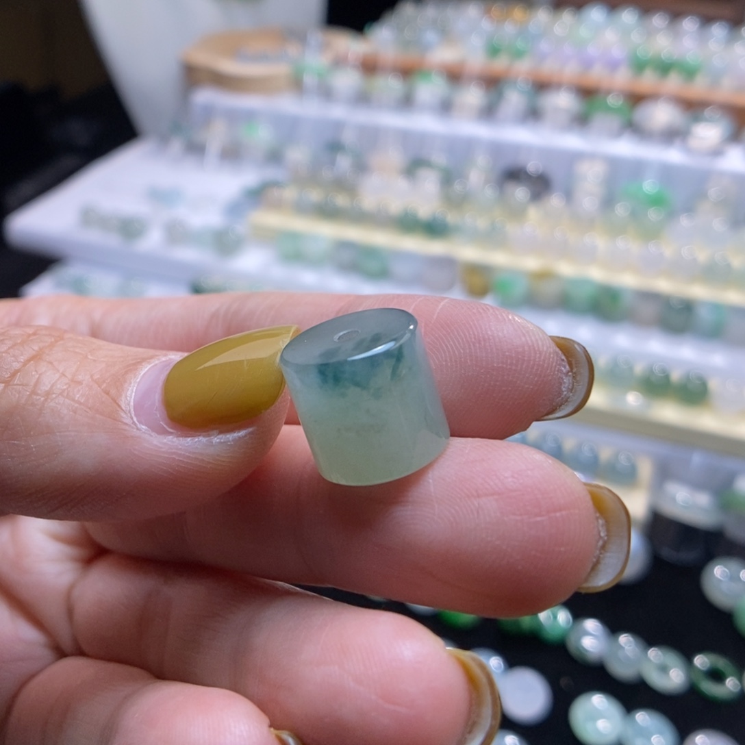 翡翠未镶嵌颈饰蓝花