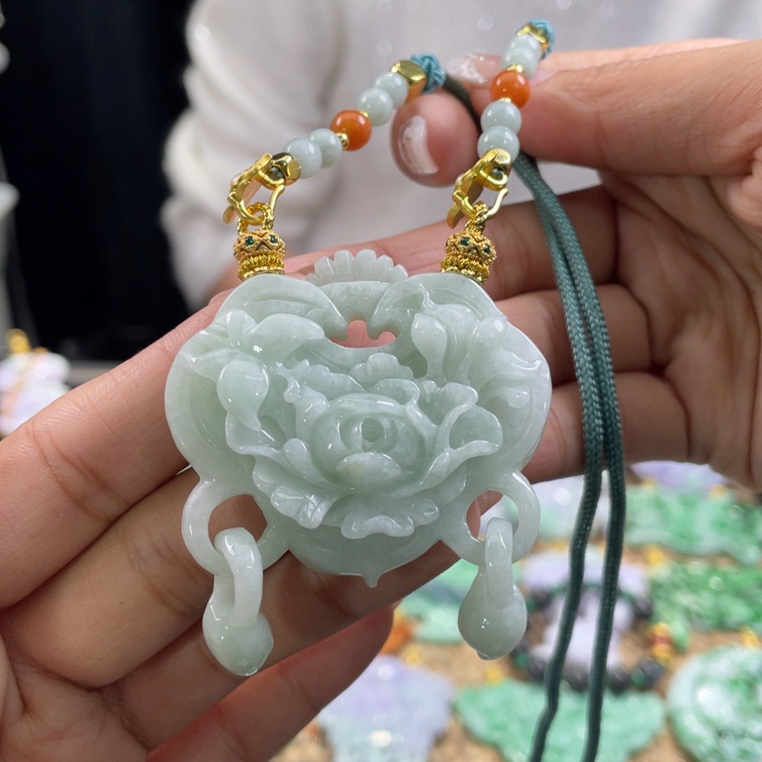 翡翠颈饰未镶嵌代编织