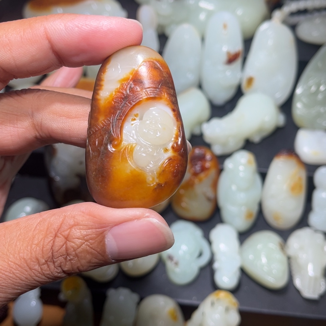 亮***剑和田玉未镶嵌颈饰