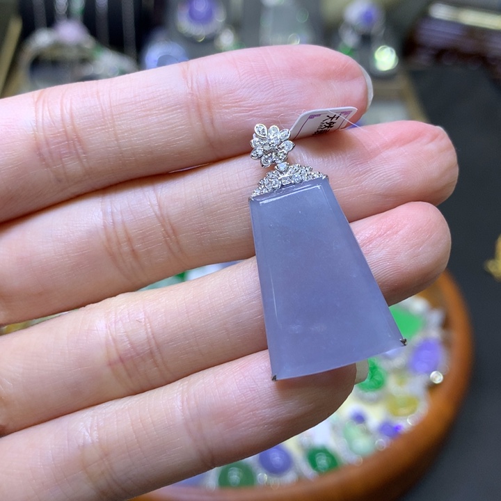 翡翠颈饰18K金镶嵌翡翠吊坠项链