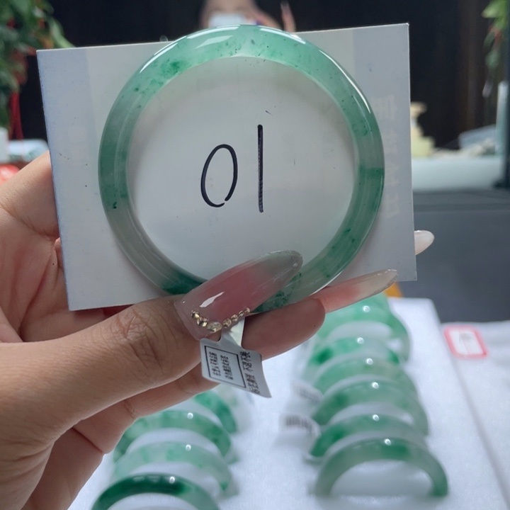 石英质玉手镯未镶嵌