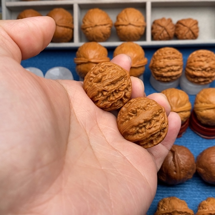 对***对文玩核桃把件小霸王龙