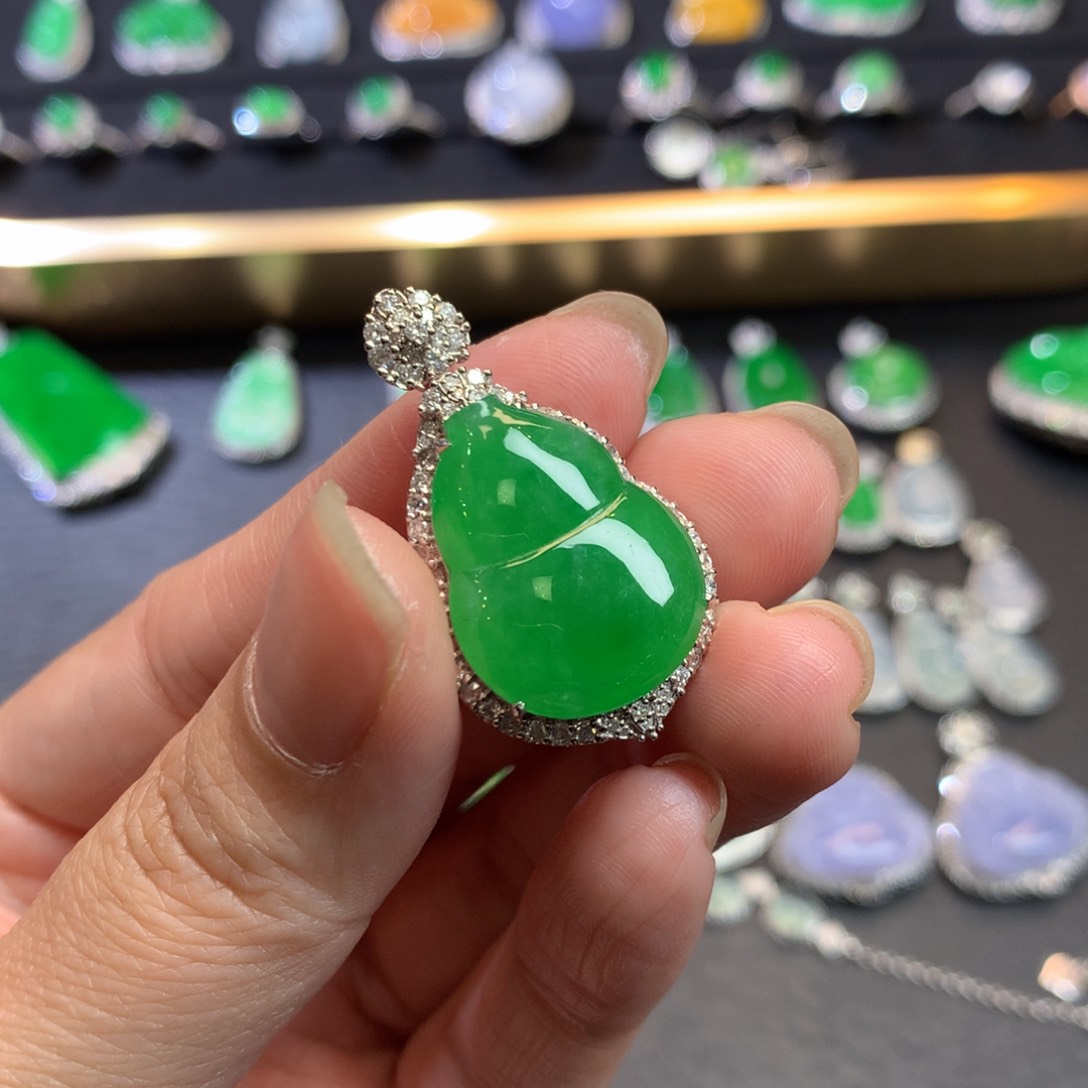 翡翠吊坠(不含链)18K金镶嵌