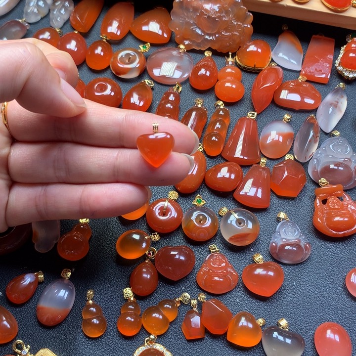 南红玛瑙颈饰18K金镶嵌