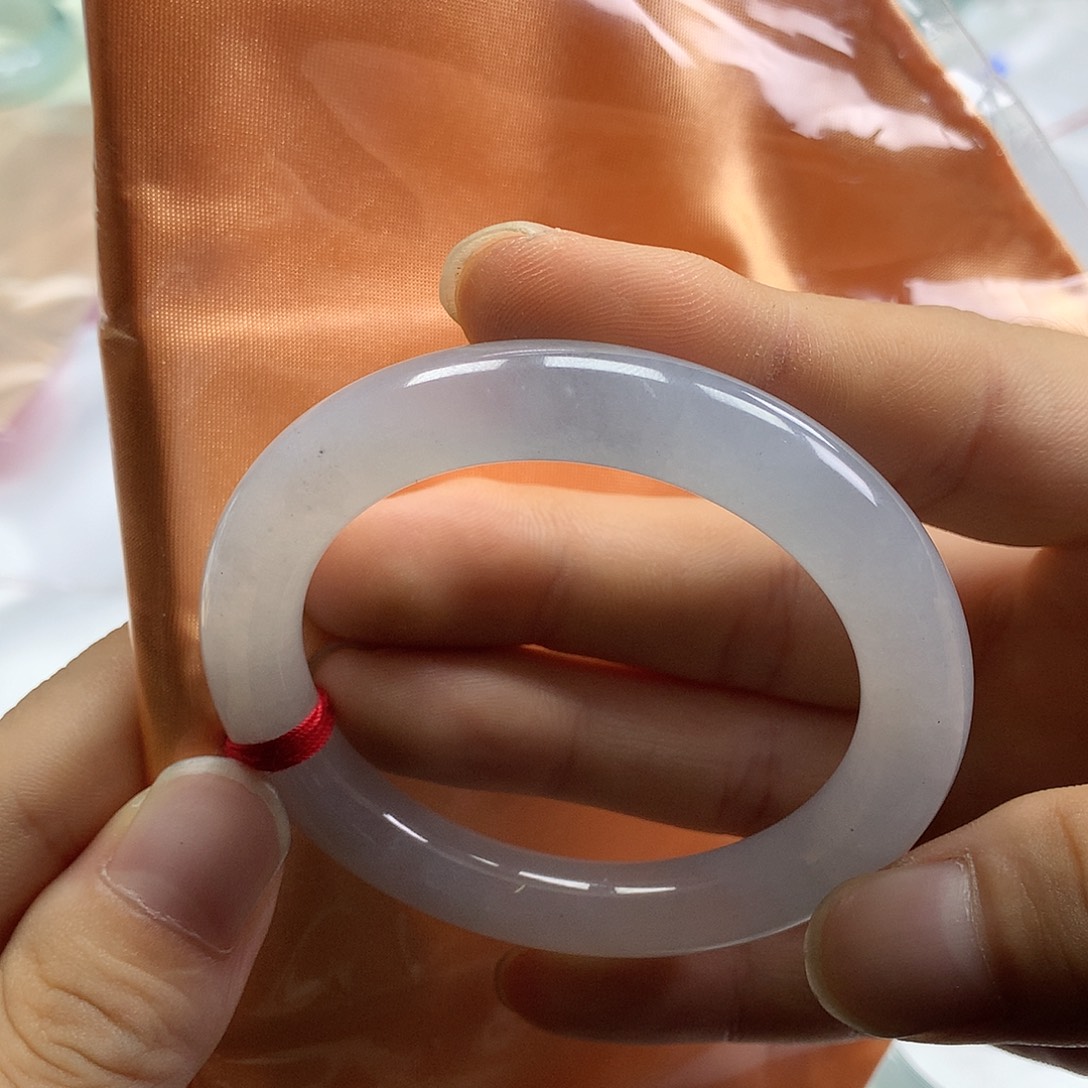 翡翠手镯未镶嵌翡翠