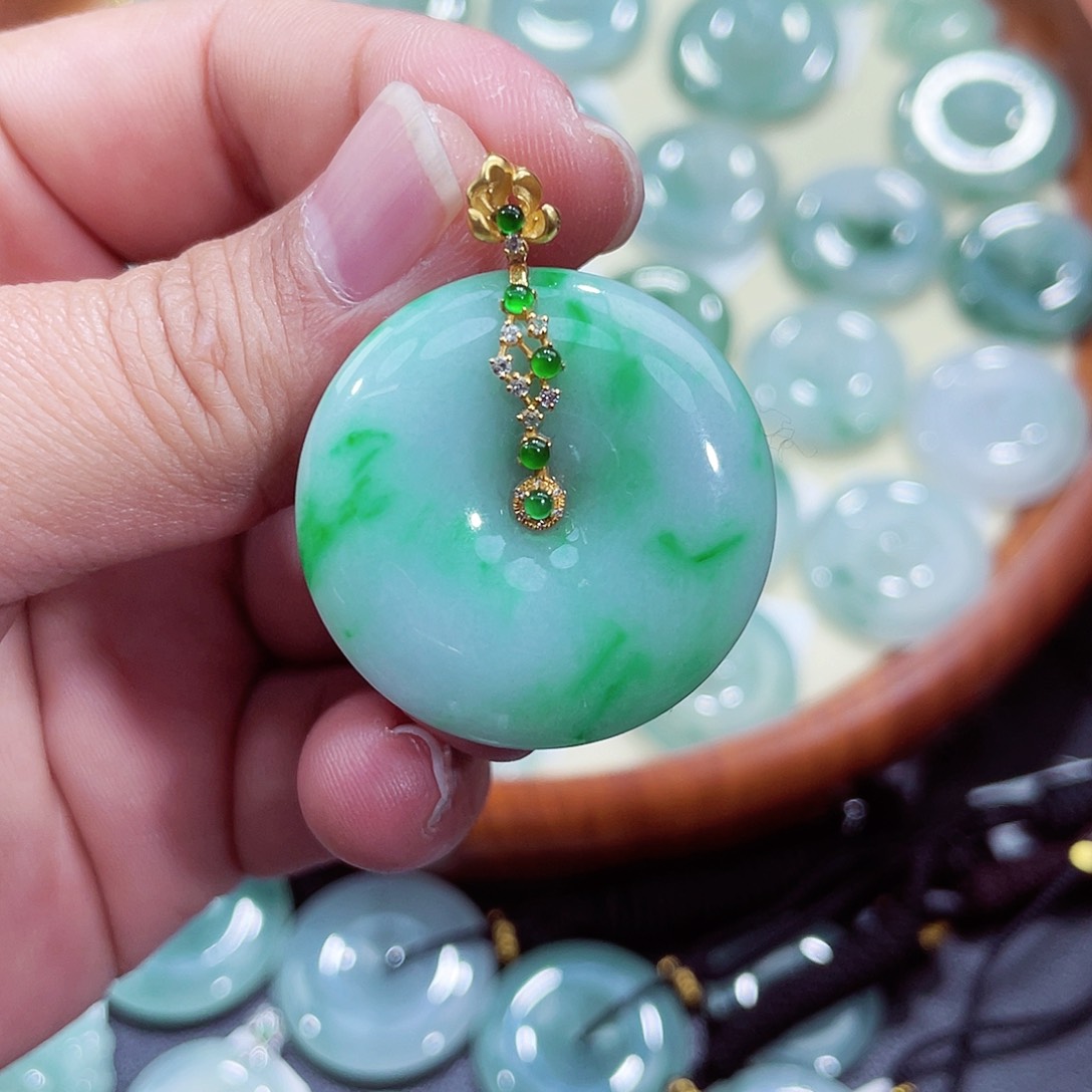 翡翠吊坠(不含链)18K金镶嵌