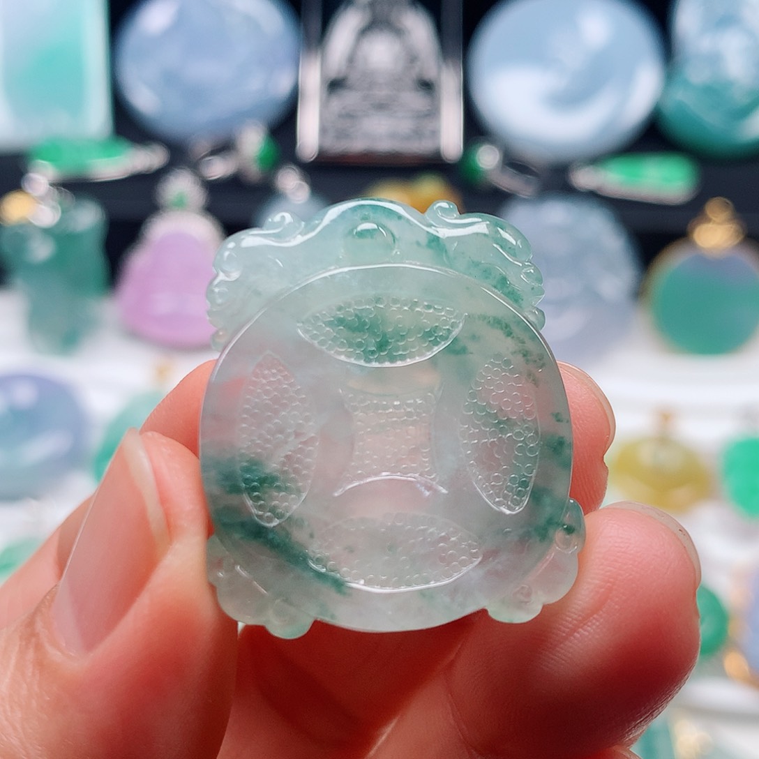 翡翠颈饰未镶嵌钱多多