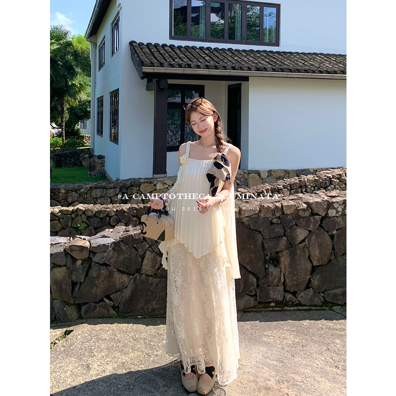 LUU桃喜儿/蕾丝压褶吊带连衣裙女夏假两件度假长裙设计感宽松裙子