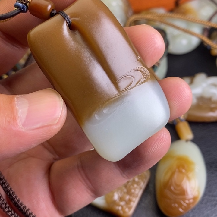 就***说和田玉未镶嵌挂件