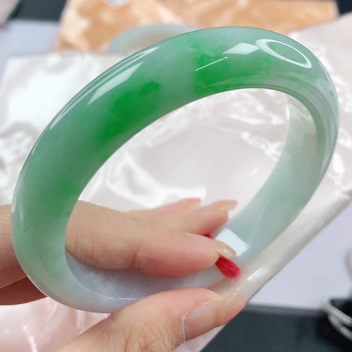 未镶嵌手镯翡翠，050