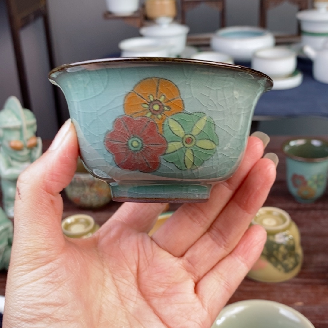 铁胎梅子青 釉下皮球花 压手杯 开片 