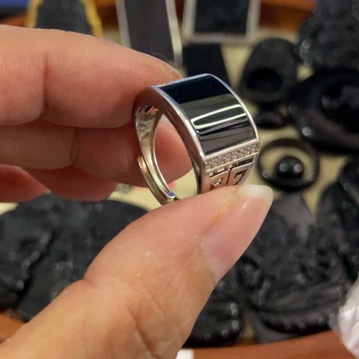 翡翠戒指未镶嵌墨翠