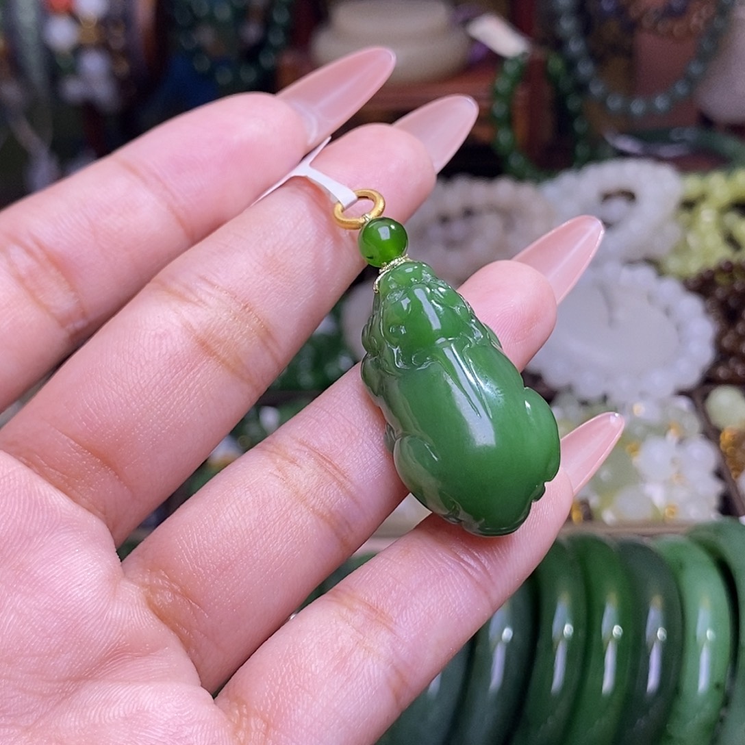 颈饰未镶嵌和田玉碧玉满色满绿金镶貔貅