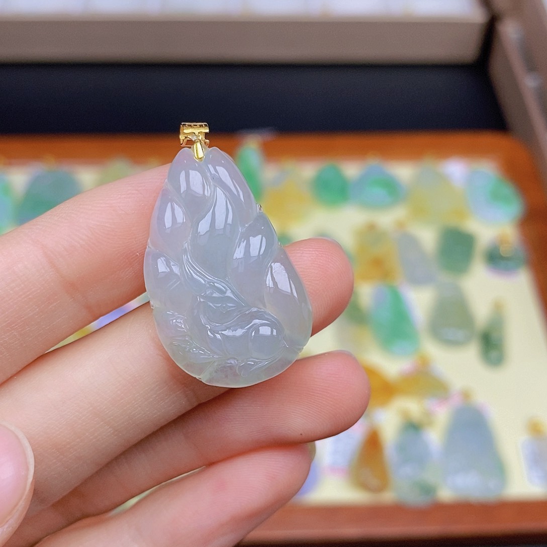 翡翠颈饰18K金镶嵌翡翠