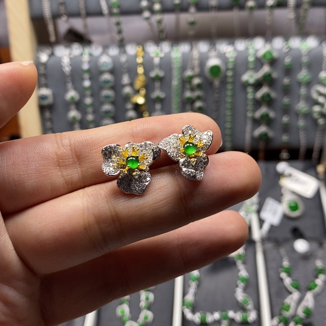 翡翠颈饰银S925镶嵌小**吖翡翠耳钉