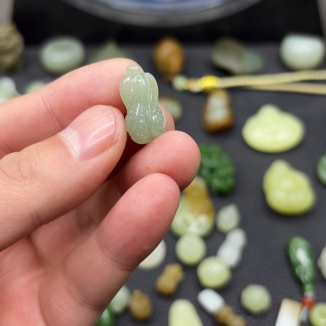 h***o和田玉未镶嵌颈饰