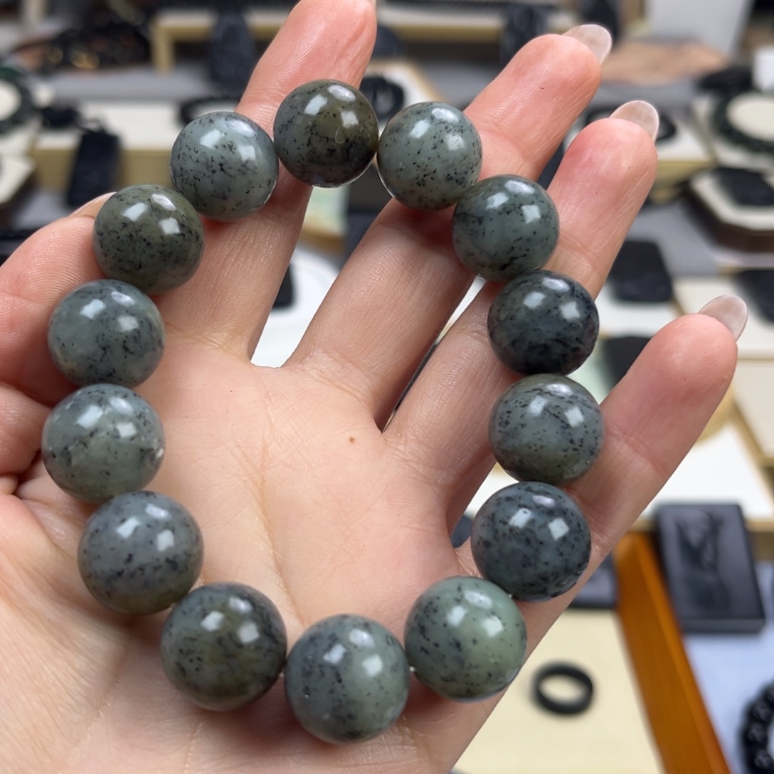 马***功和田玉（墨玉）未镶嵌颈饰卡16点墨