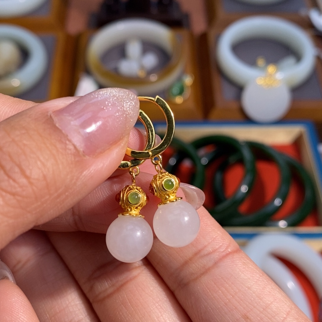 和田玉未镶嵌耳饰