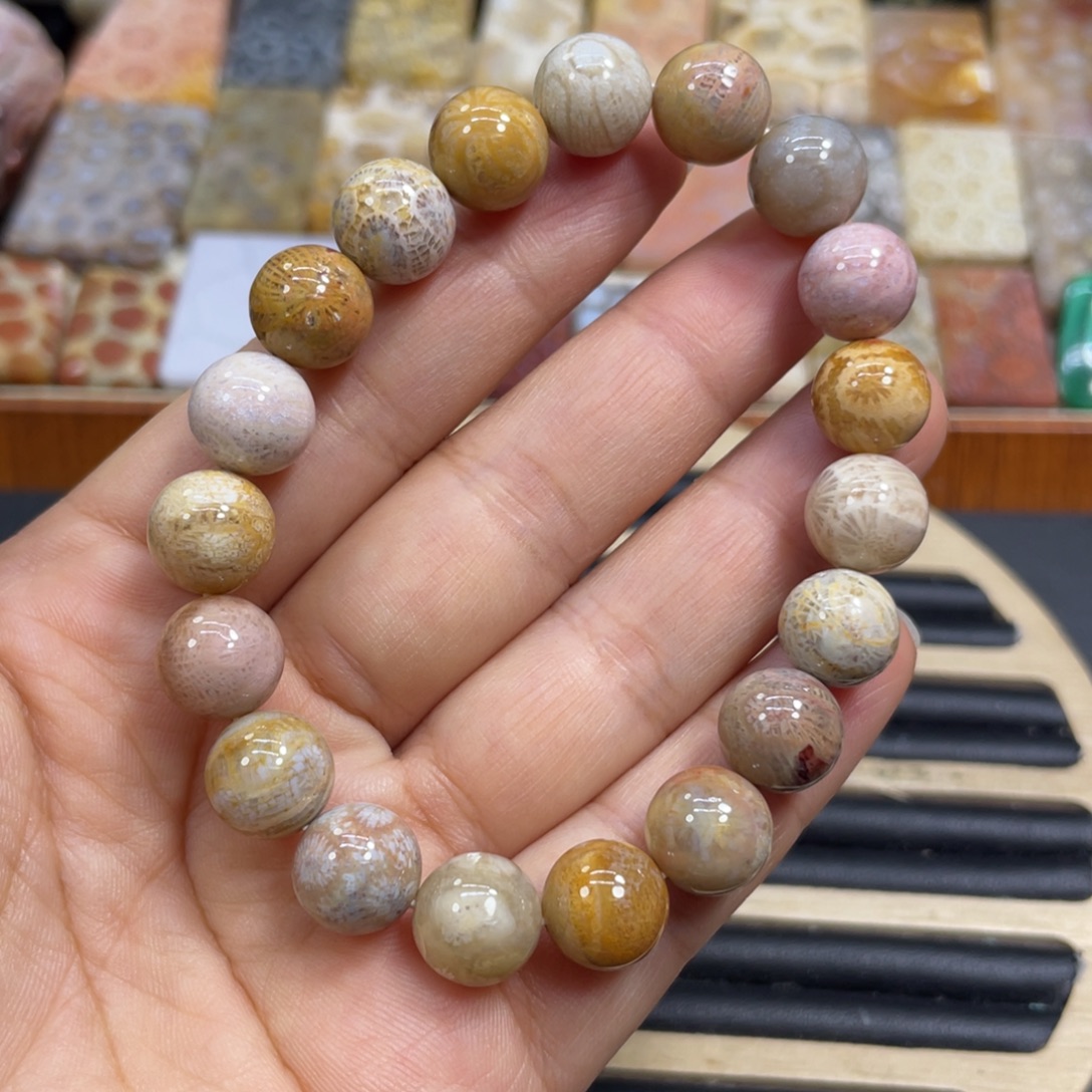 硅化玉未镶嵌颈饰k9