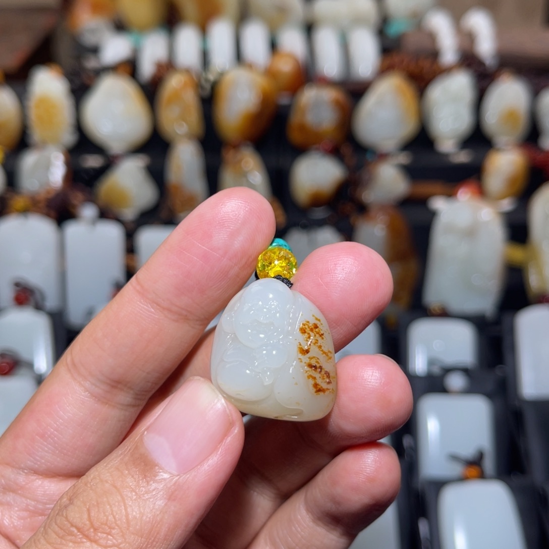 和田玉24克带绳佛公未镶嵌